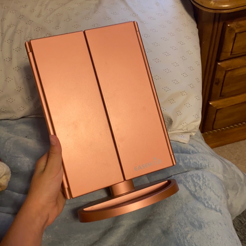 Easehold adjustable make up mirror